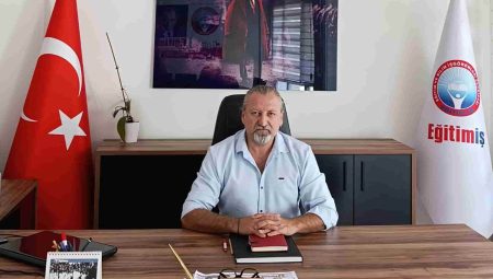 Bayrak, İstiklal ve Atatürk: Sembol ile İlkenin Ayrılmazlığı